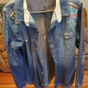 Pretty denim pearl snap